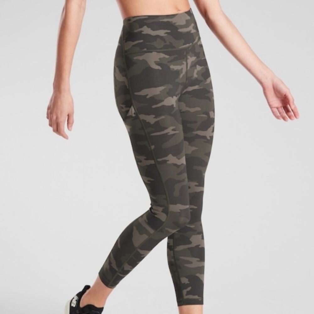 Athleta Ultimate Stash Pocket Camo 7/8 Tight S